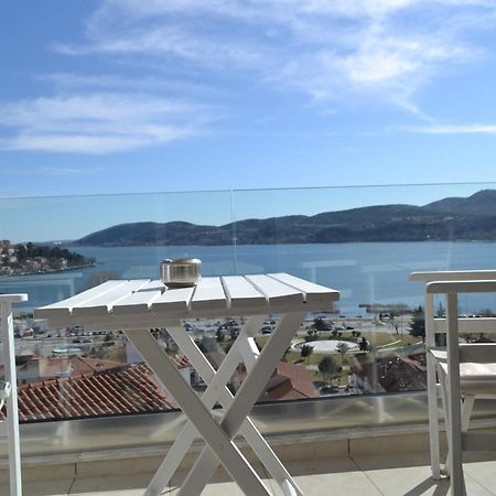 Calm Lake Balcony 卡斯托里亚 外观 照片